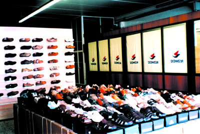 歐盟反傾銷"風(fēng)雨滿樓" 溫州鞋業(yè)尋路從容(組圖)_新聞中心_新浪網(wǎng)
