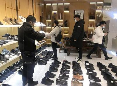 漢口北鞋業(yè)皮具城春季新款品鑒會(huì)立足線上線下 2021年輕便、實(shí)用型鞋類更暢銷